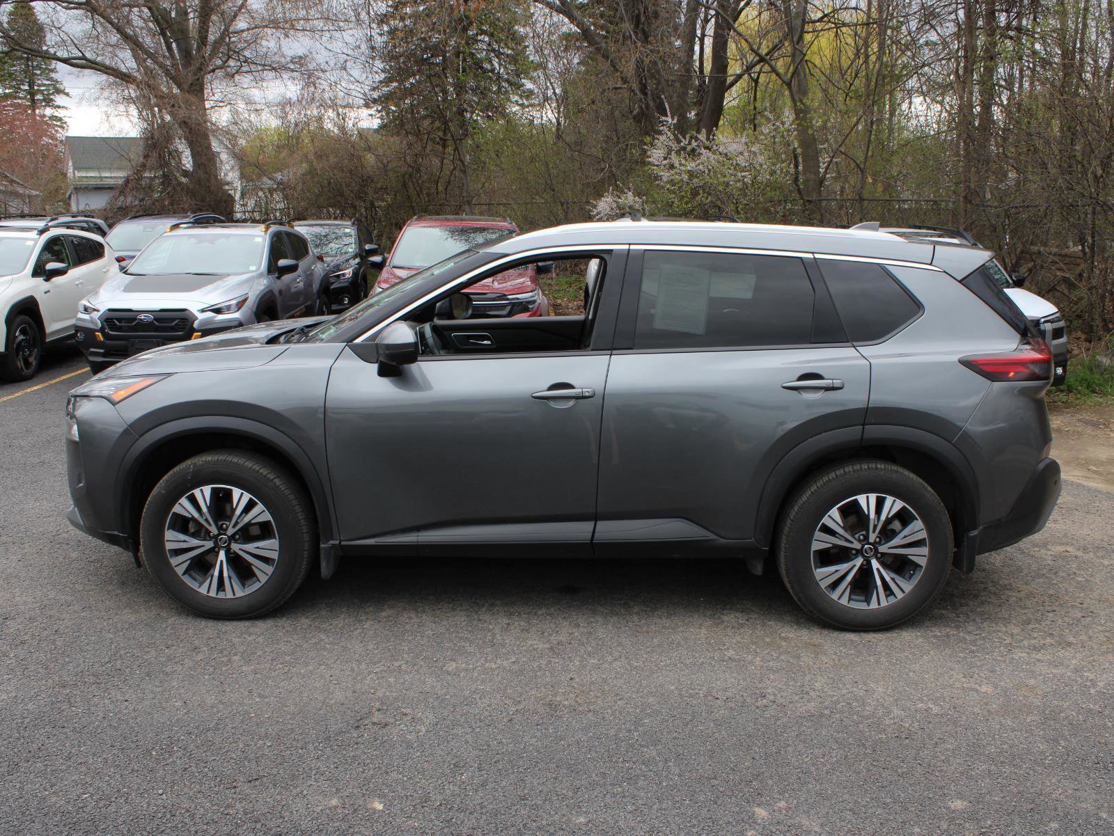 Used 2021 Nissan Rogue SV w/ Premium Package AWD/4WD image 5