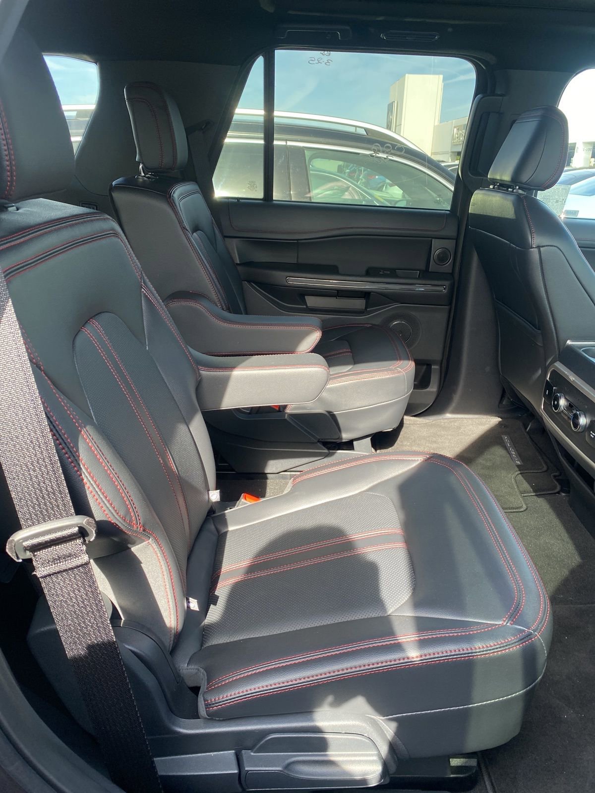 Used 2024 Ford Expedition Limited AWD/4WD image 9