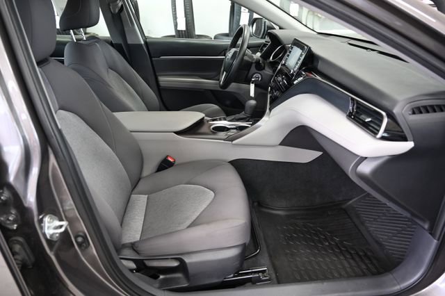 Used 2022 Toyota Camry LE AWD/4WD image 11