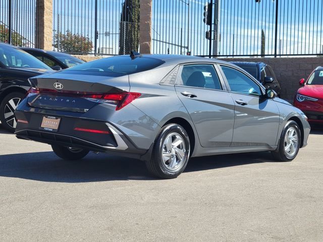 New 2026 Hyundai Elantra SE image 2