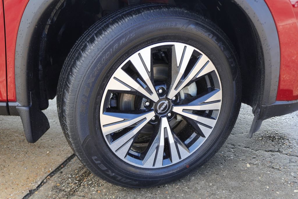 Used 2023 Nissan Rogue SV image 25