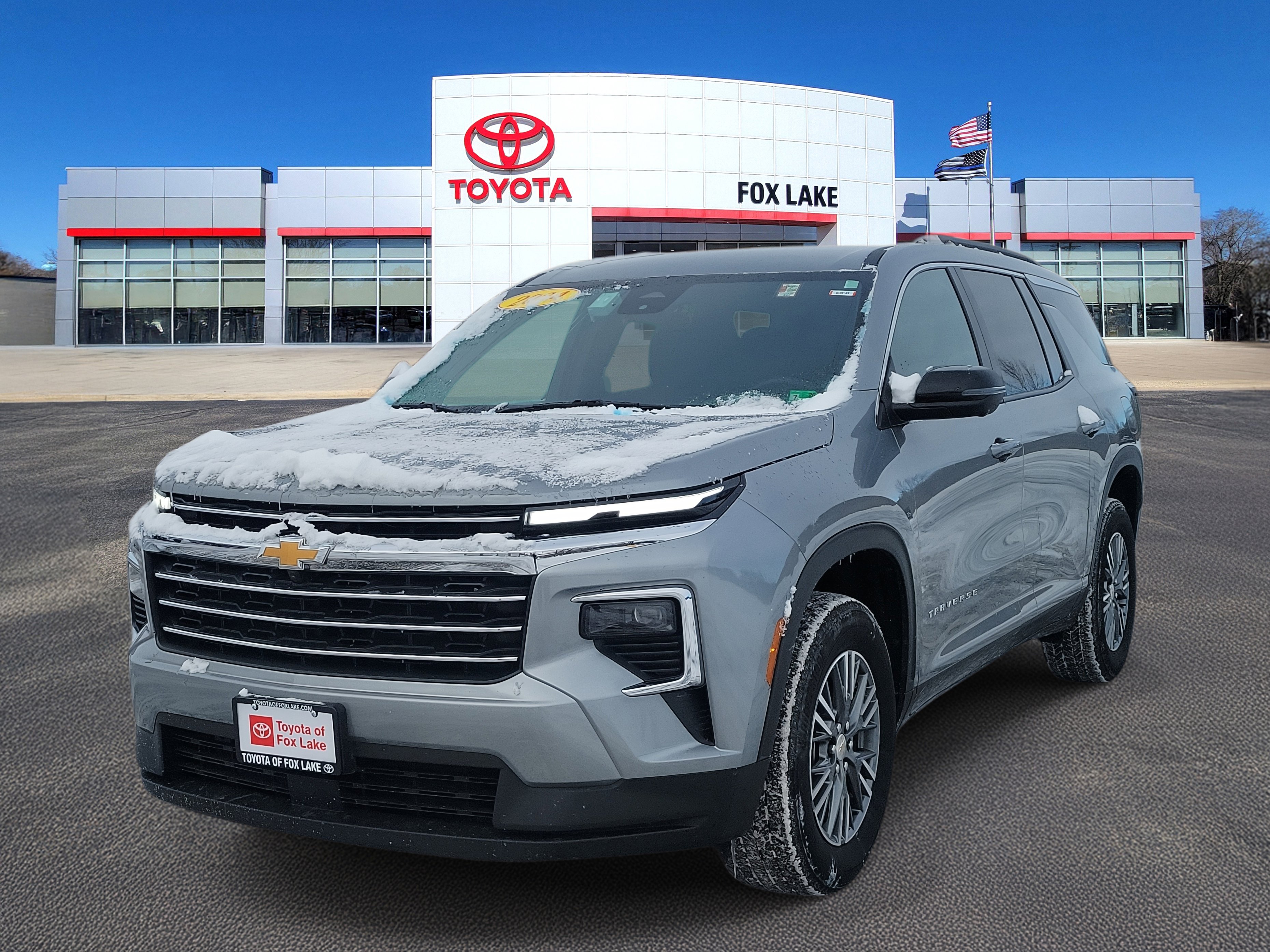 Used 2024 Chevrolet Traverse LT image 2