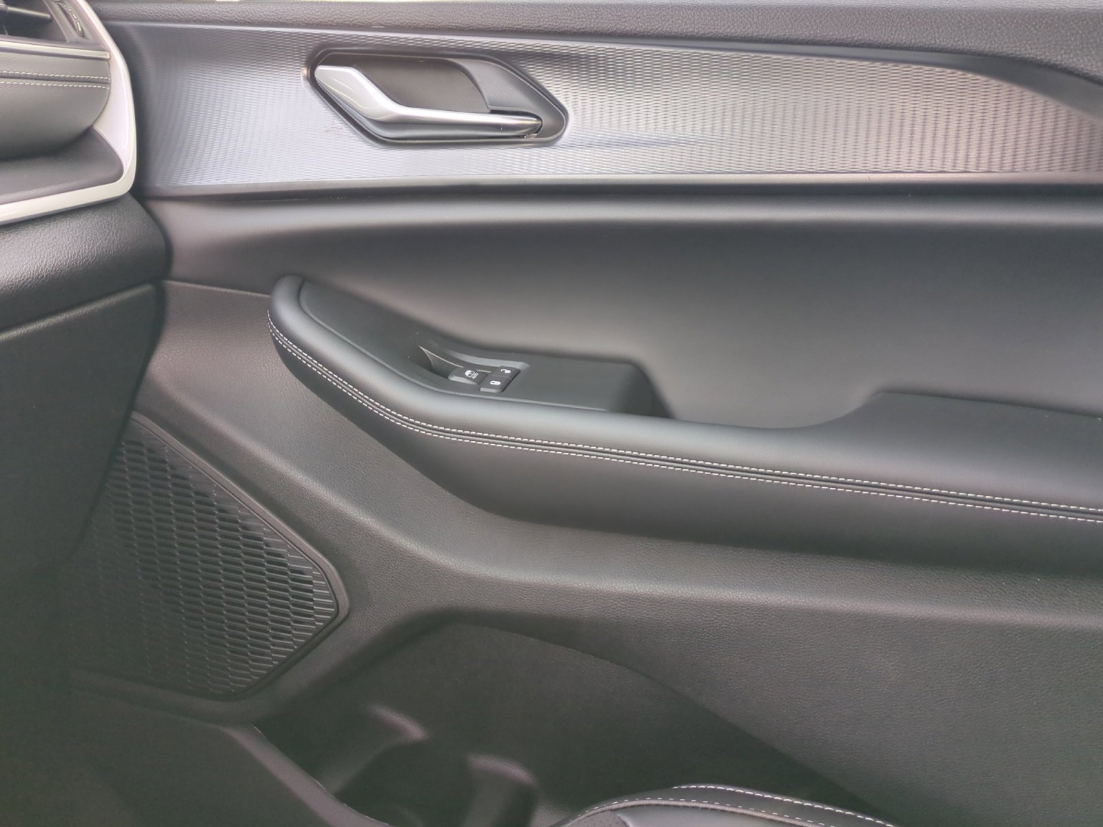 New 2025 Jeep Grand Cherokee Altitude image 16