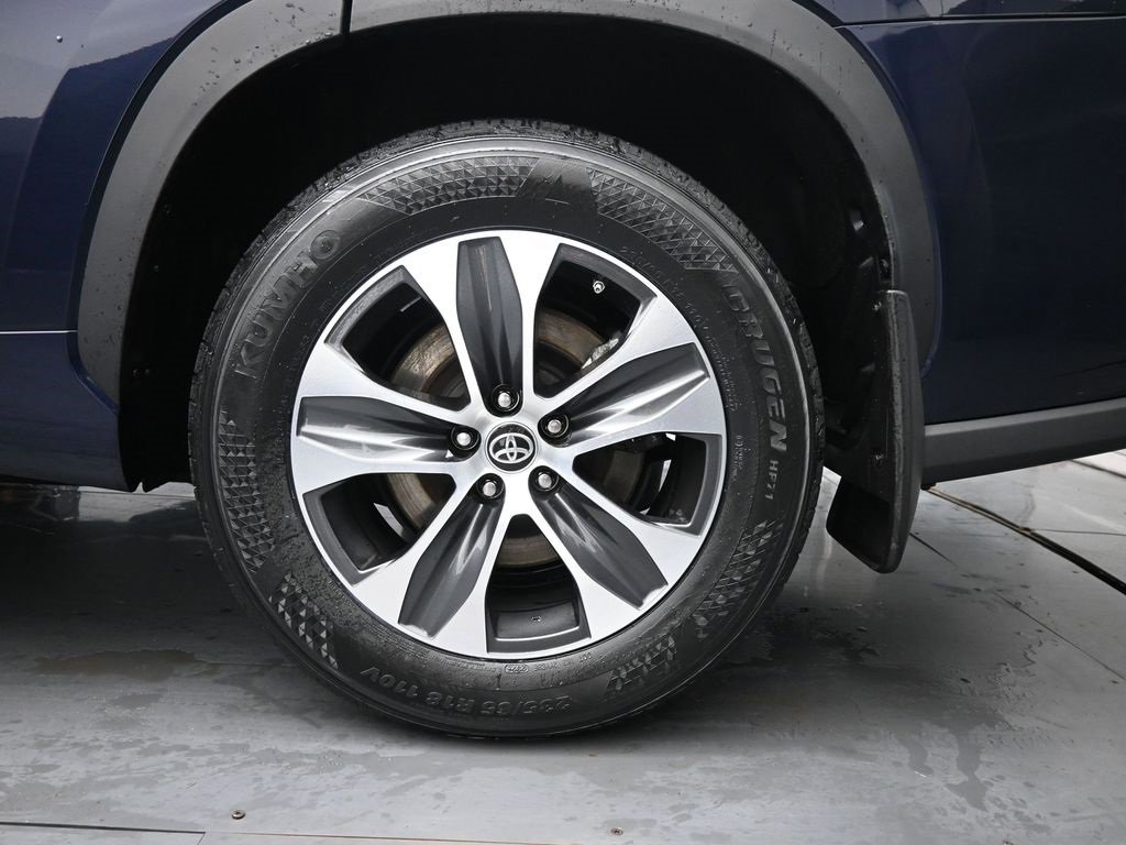 Used 2020 Toyota Highlander XLE image 16