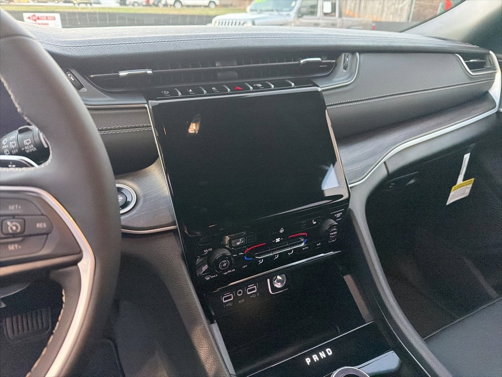 New 2025 Jeep Grand Cherokee L Limited image 29