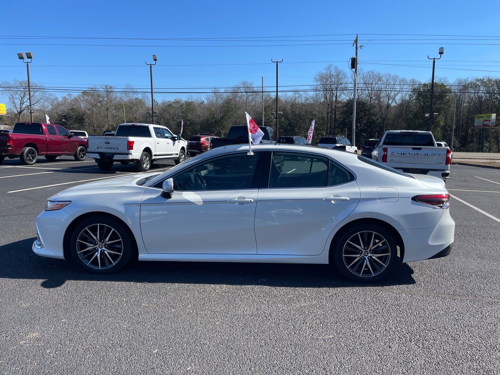 Used 2023 Toyota Camry XLE image 13