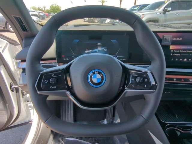 Used 2025 BMW i5 eDrive40i w/ Executive Package RWD image 20