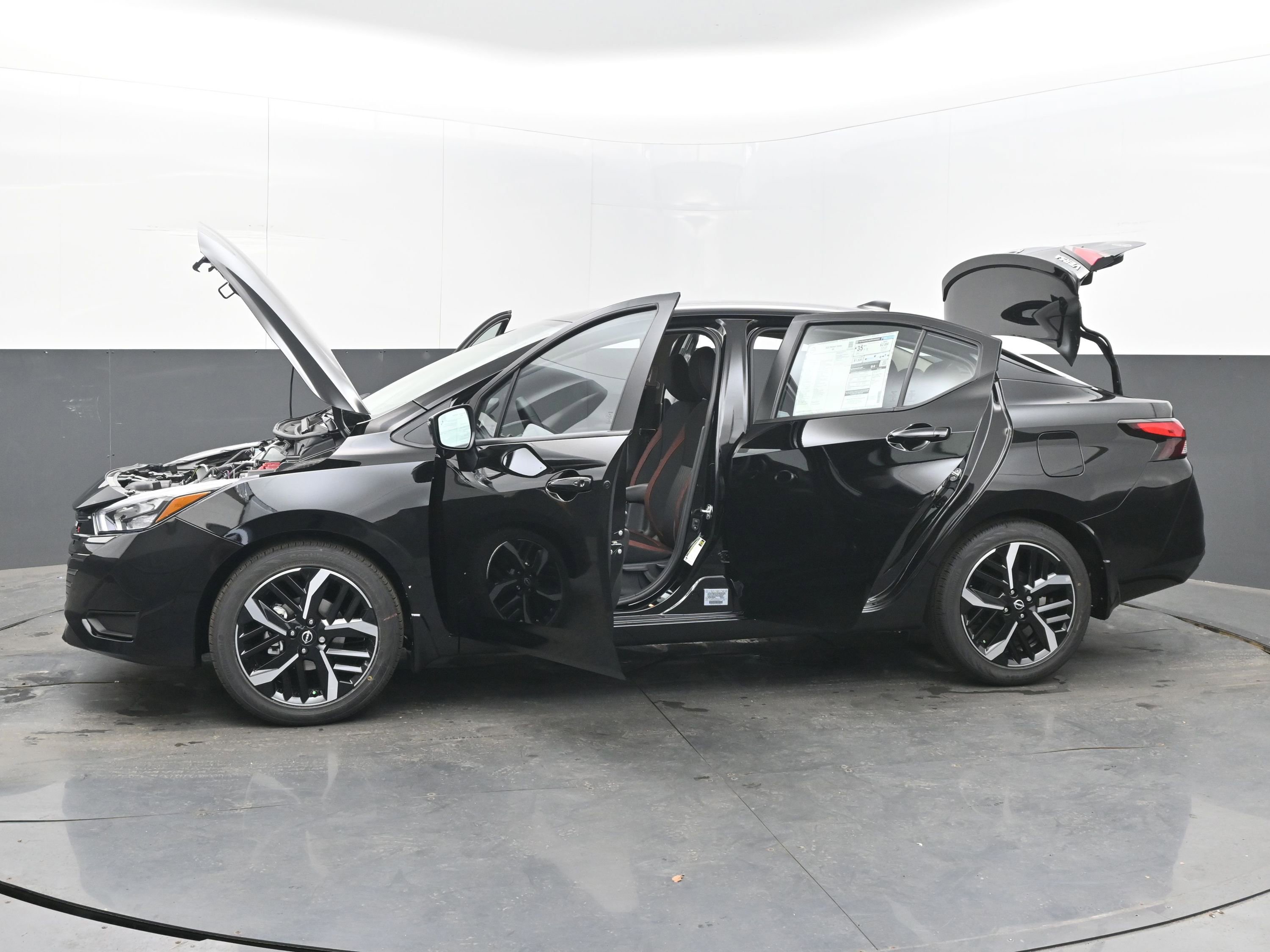 New 2025 Nissan Versa SR image 40