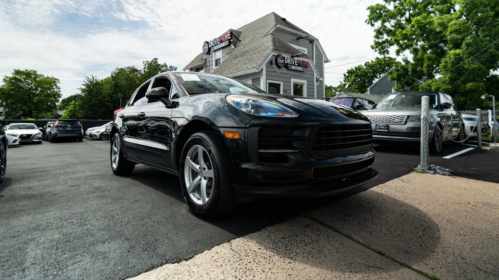 Used 2019 Porsche Macan AWD/4WD image 2