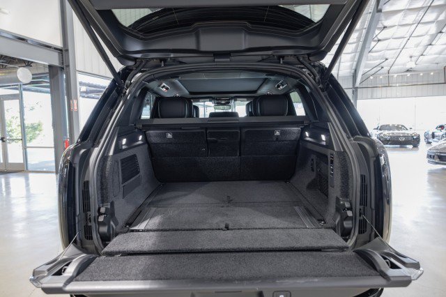 Used 2025 Land Rover Range Rover Autobiography image 23