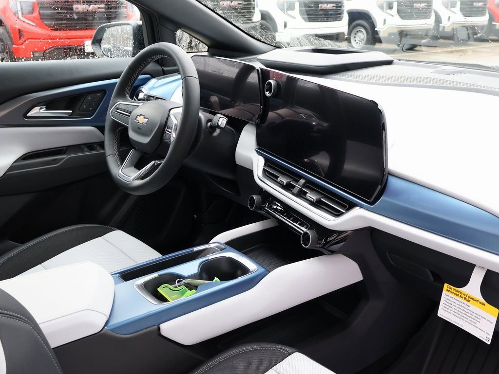 New 2026 Chevrolet Equinox EV LT w/ Convenience Package II FWD image 34