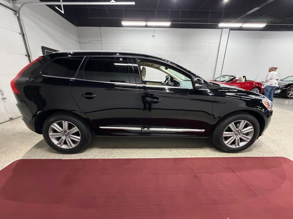 Used 2016 Volvo XC60 T6 w/ Proximity Package AWD/4WD image 8