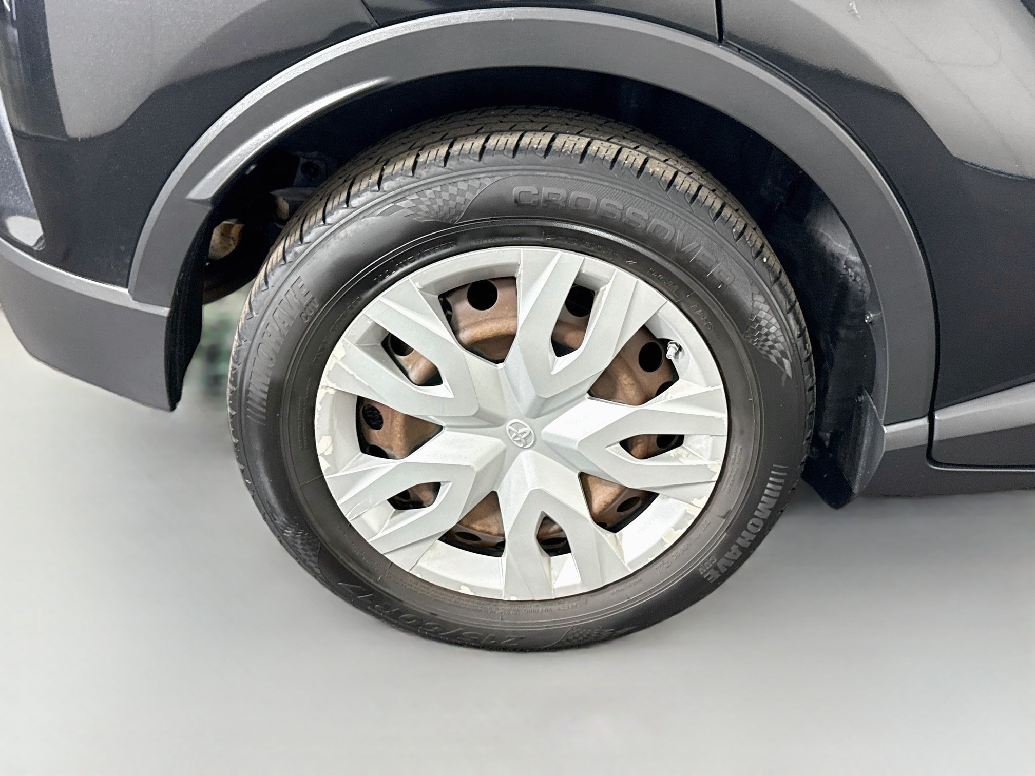 Used 2021 Toyota C-HR LE FWD image 32