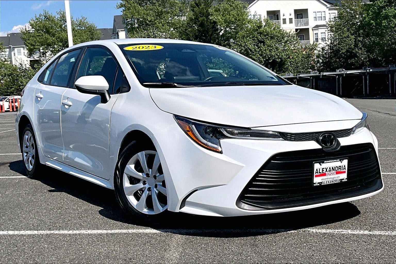 Used 2023 Toyota Corolla LE FWD image 2
