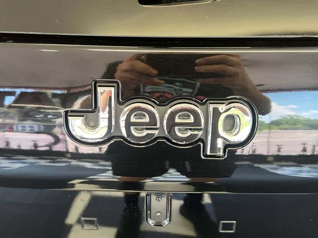Used 2022 Jeep Cherokee Limited w/ Elite Package AWD/4WD image 12