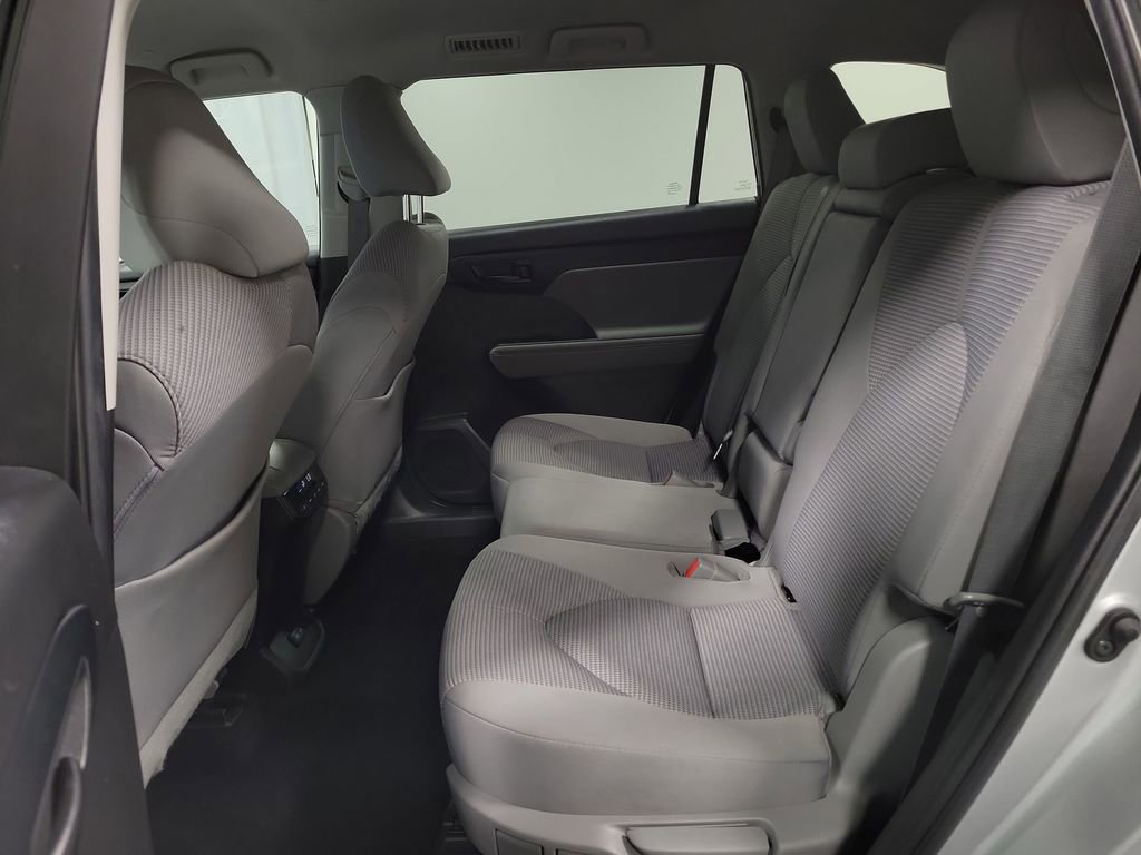 Used 2023 Toyota Highlander LE image 22