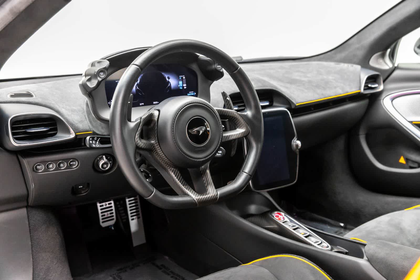 Used 2023 McLaren Artura RWD image 2