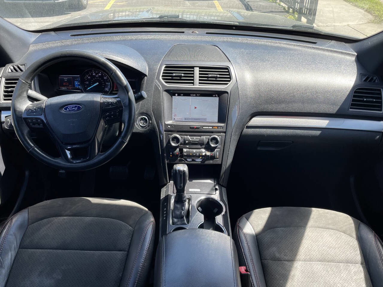 Used 2018 Ford Explorer XLT w/ Equipment Group 202A image 12