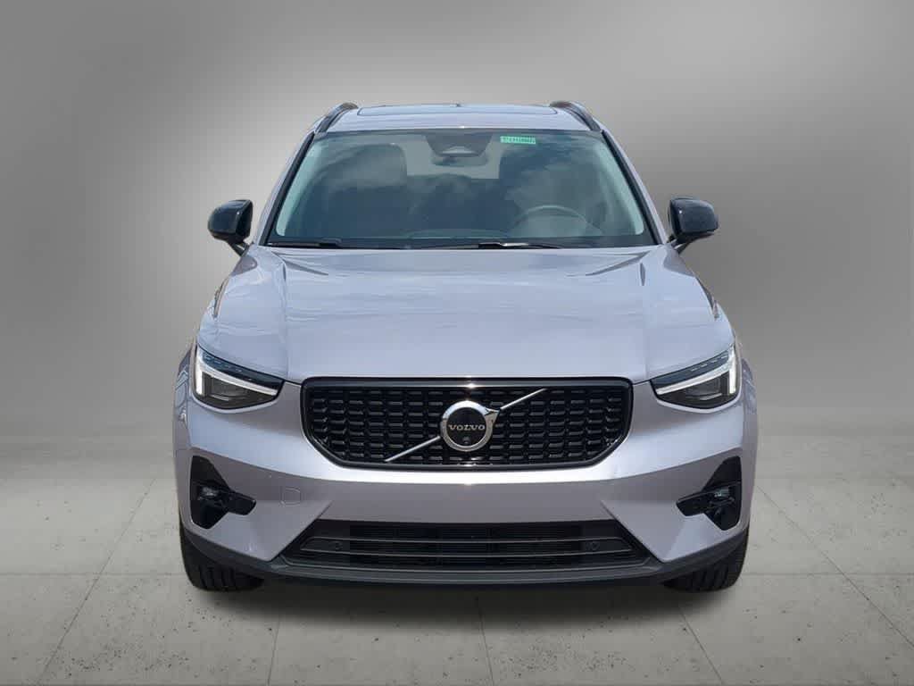 Certified 2026 Volvo XC40 B5 Plus AWD/4WD image 9