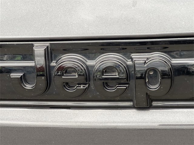 Used 2023 Jeep Grand Cherokee Altitude image 11