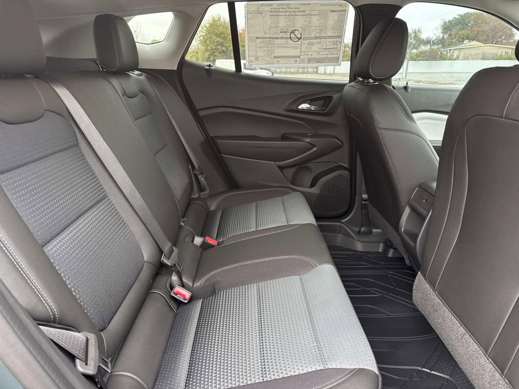 New 2026 Chevrolet Trax LT w/ Sunroof Package image 9