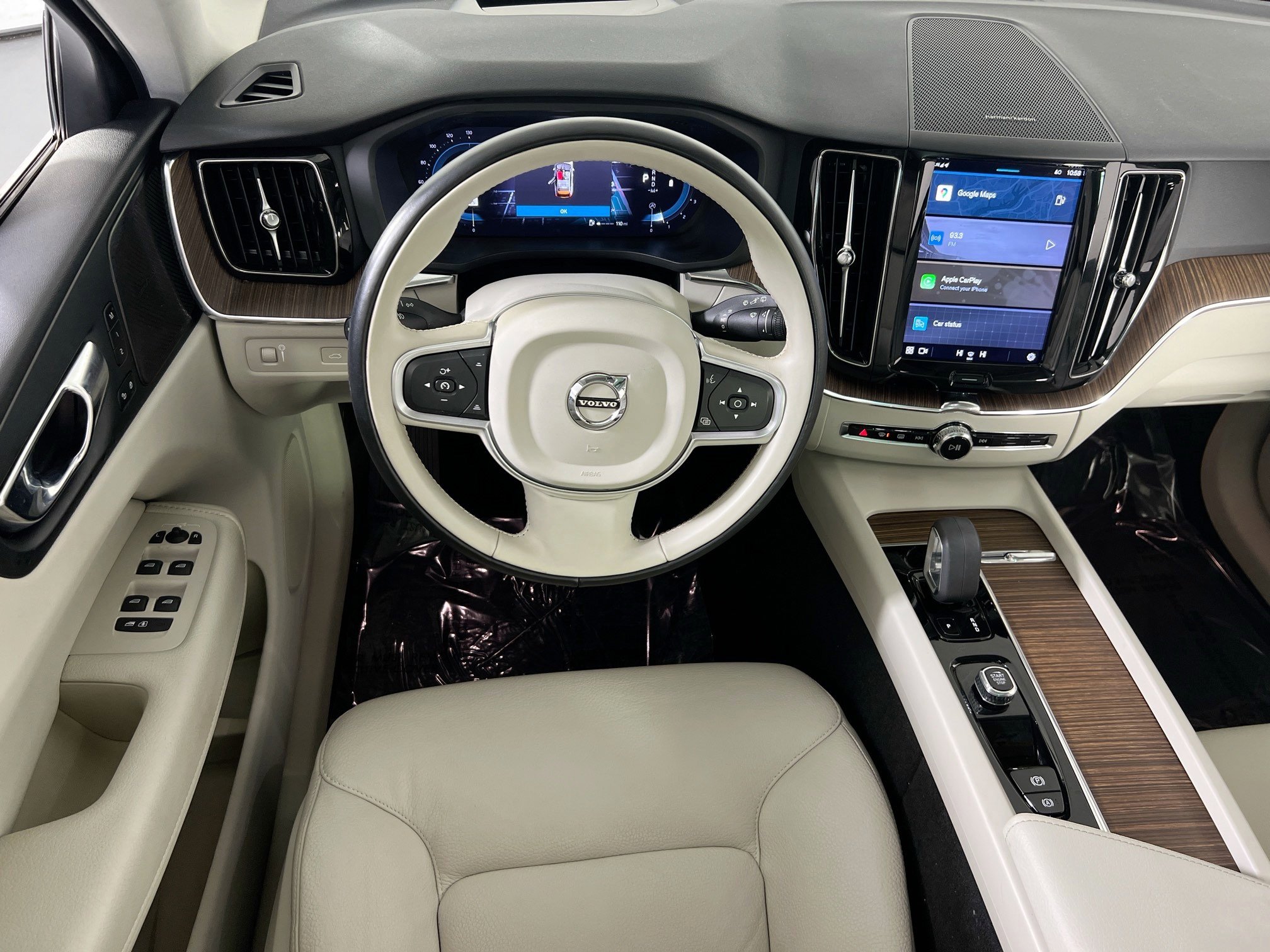 Used 2022 Volvo XC60 B5 Momentum w/ Advanced Package image 22