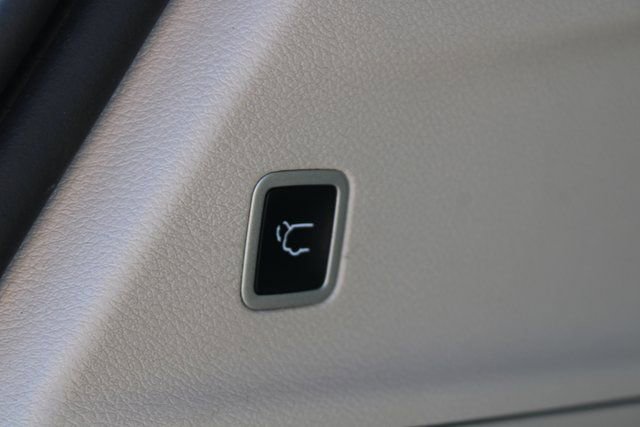 Used 2022 Chrysler Pacifica Touring-L image 28