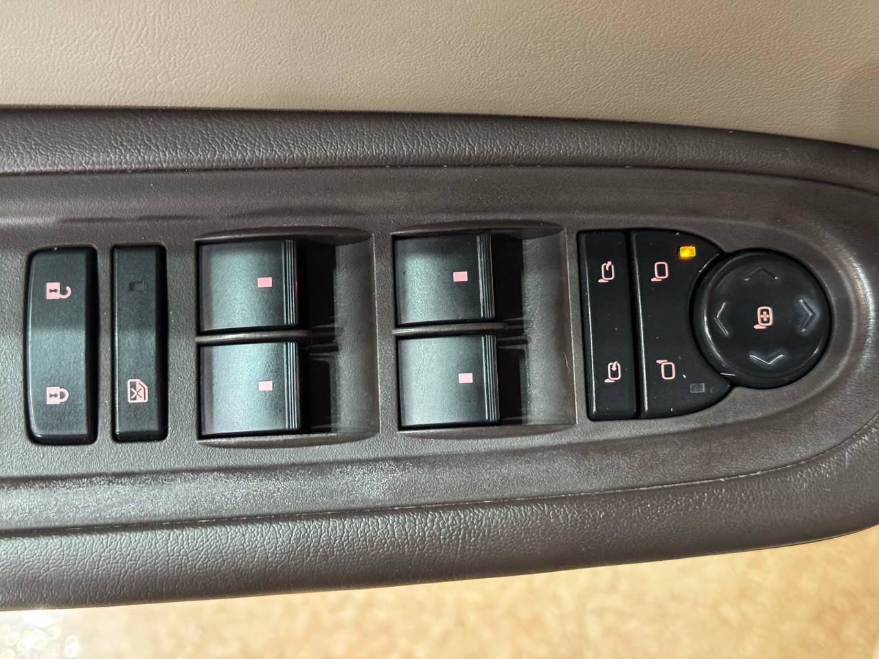 Used 2014 GMC Acadia Denali AWD/4WD image 19