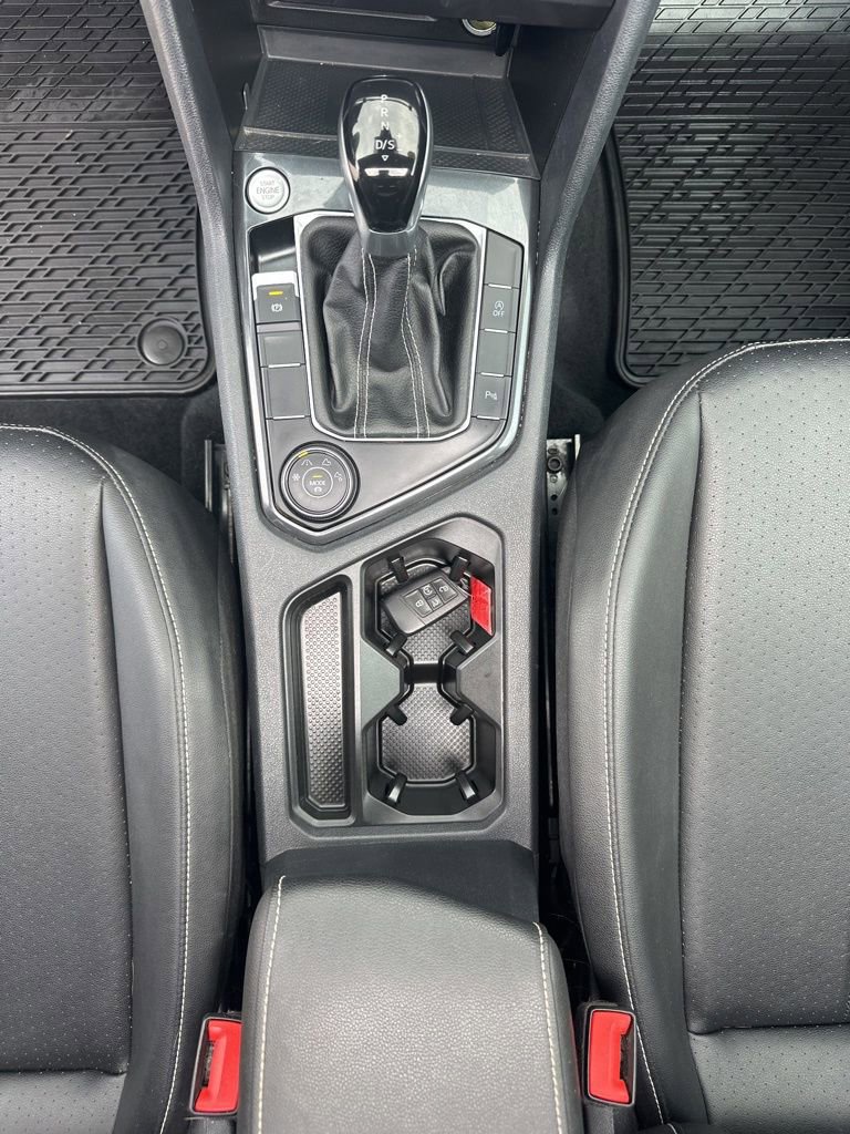 Used 2023 Volkswagen Tiguan SE R-Line AWD/4WD image 34