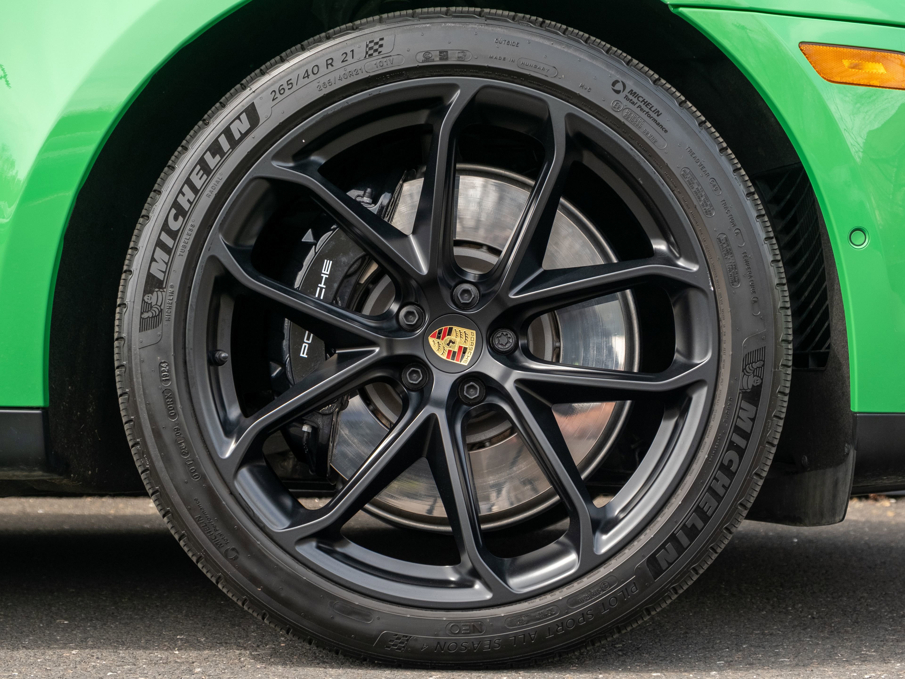 Certified 2025 Porsche Macan GTS image 15