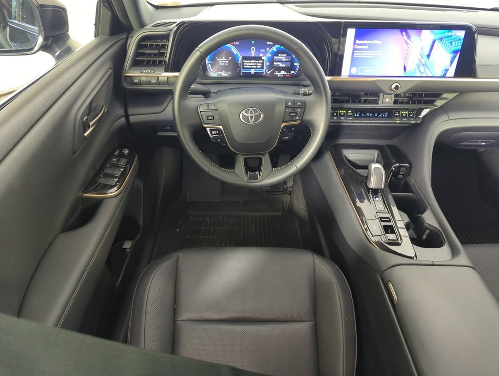 Used 2025 Toyota Crown AWD/4WD image 13