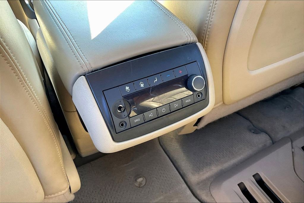 Used 2011 GMC Acadia Denali image 31