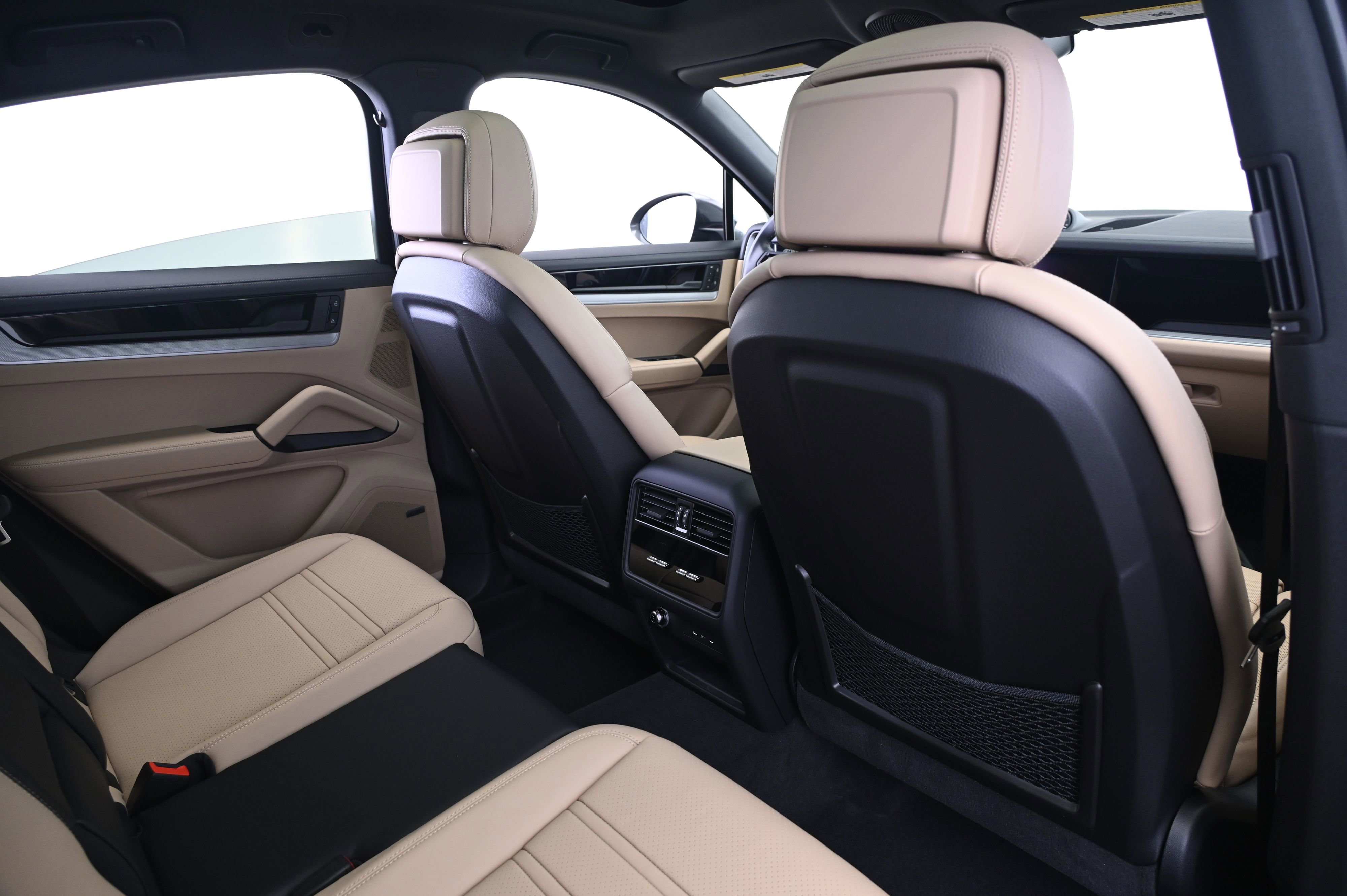 Certified 2024 Porsche Cayenne Coupe image 17