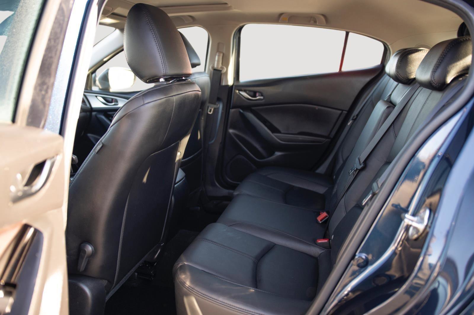 Used 2018 MAZDA MAZDA3 Touring image 12