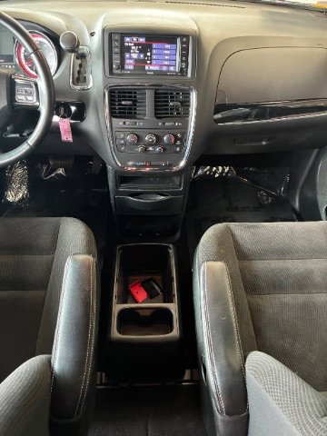 Used 2018 Dodge Grand Caravan SE image 22