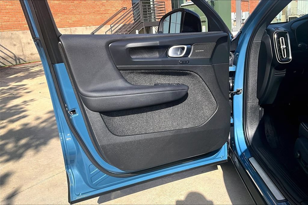 Certified 2023 Volvo C40 P8 Recharge Ultimate w/ Protection Package Premier AWD/4WD image 24