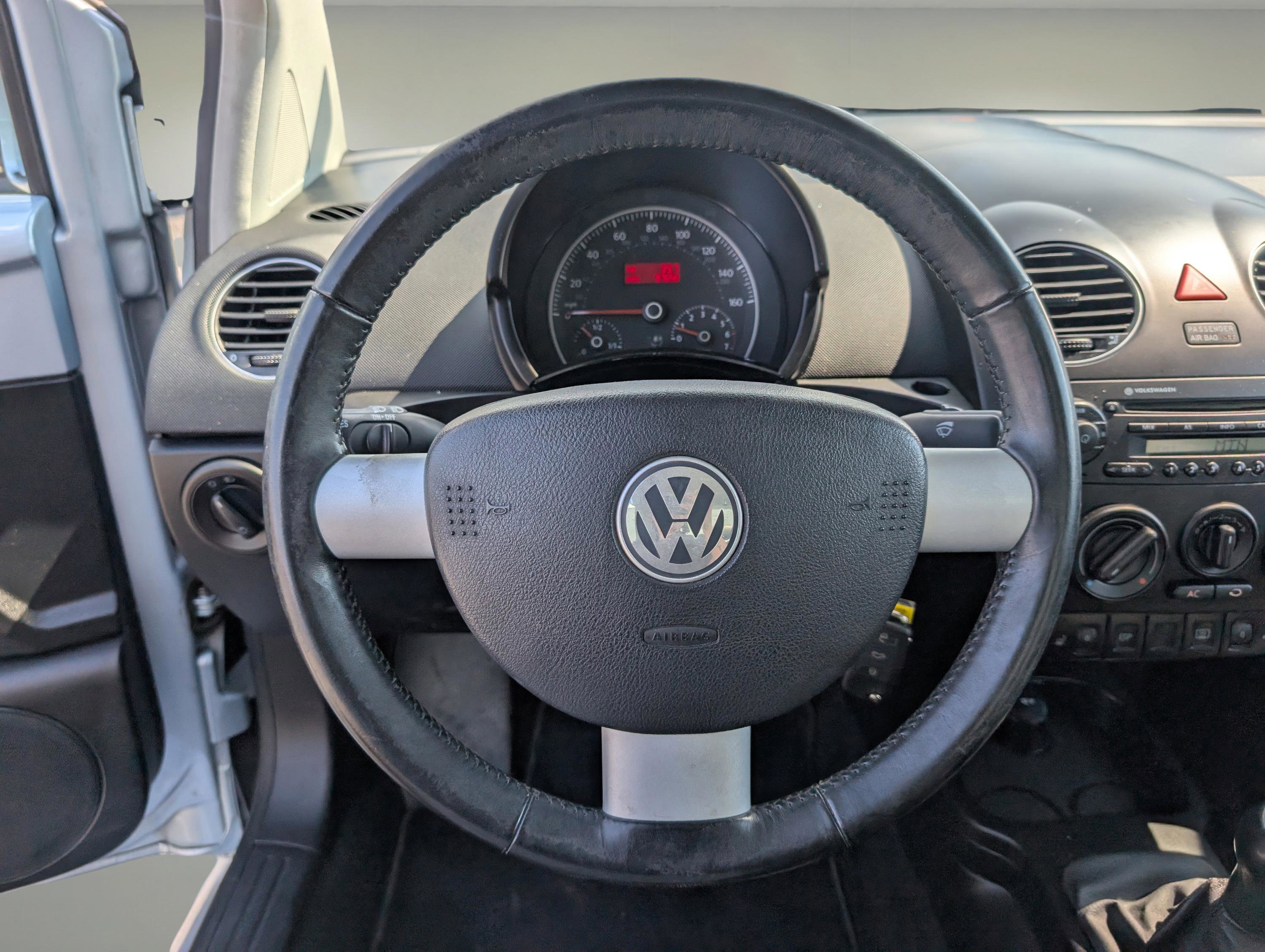Used 2009 Volkswagen Beetle S image 13