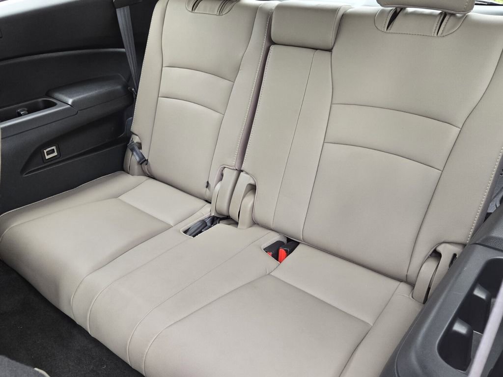 Certified 2022 Honda Pilot Touring image 12