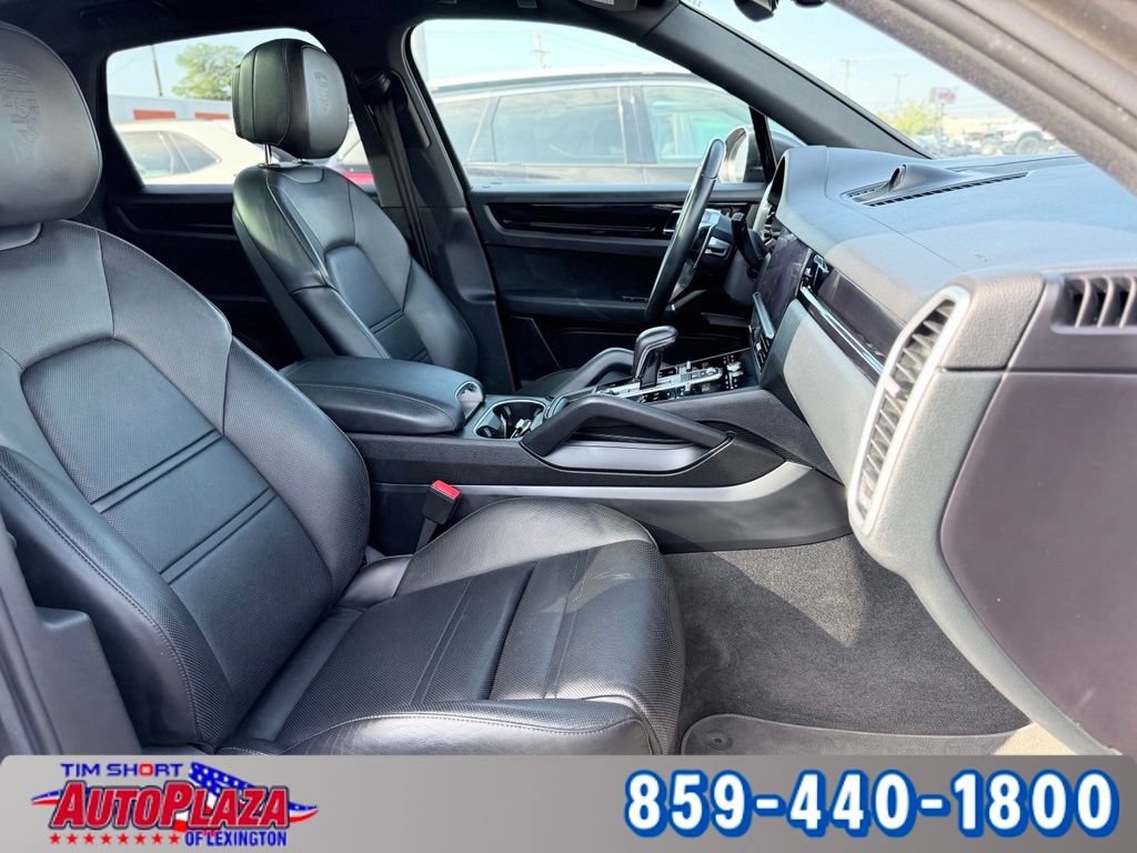 Used 2023 Porsche Cayenne w/ Premium Package AWD/4WD image 41