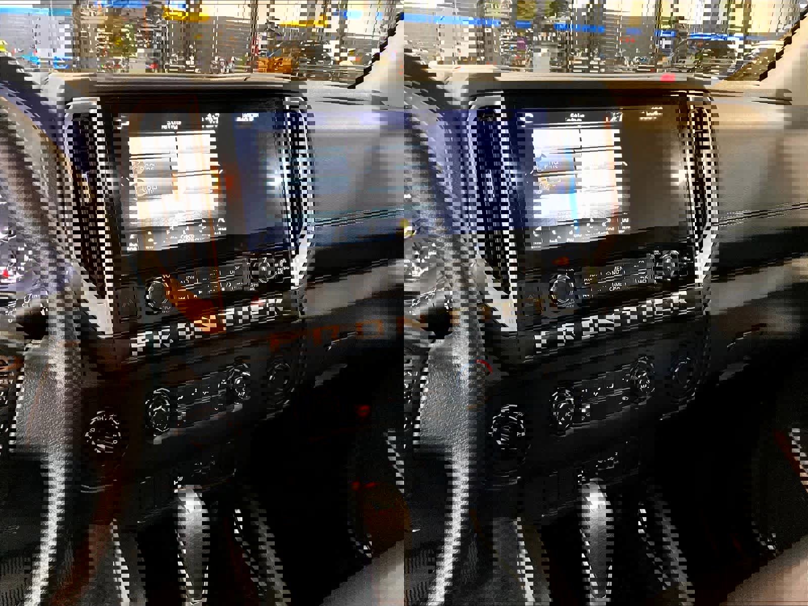 Used 2025 Nissan Frontier SV image 18