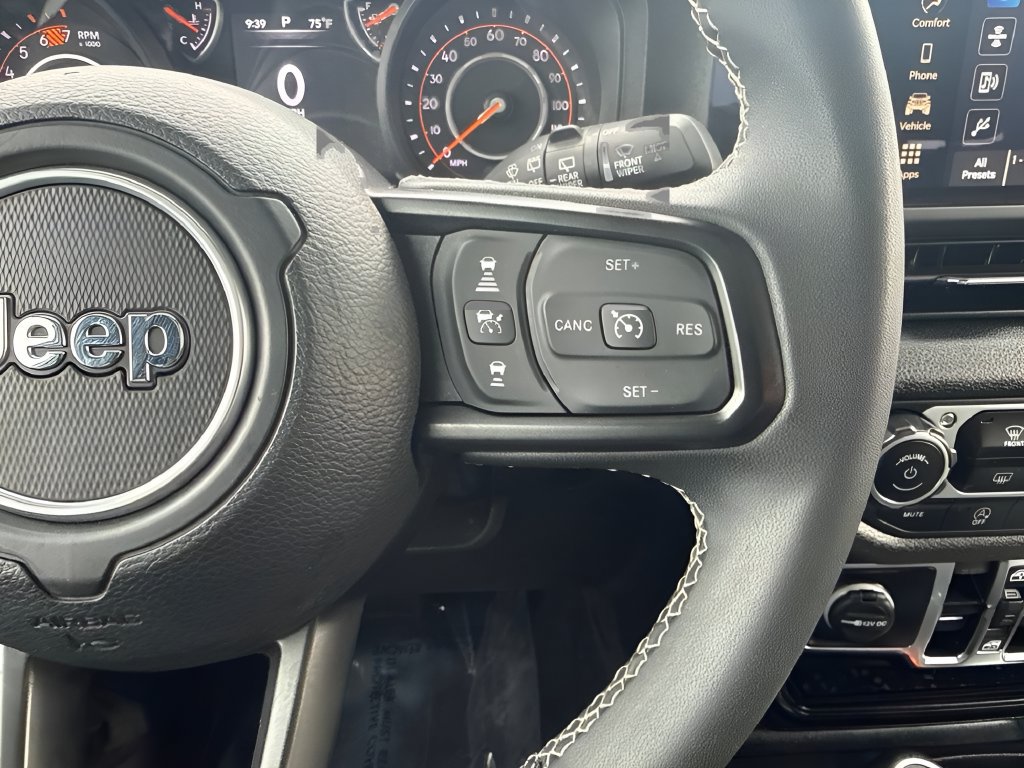 Used 2025 Jeep Wrangler Unlimited Sport AWD/4WD image 14