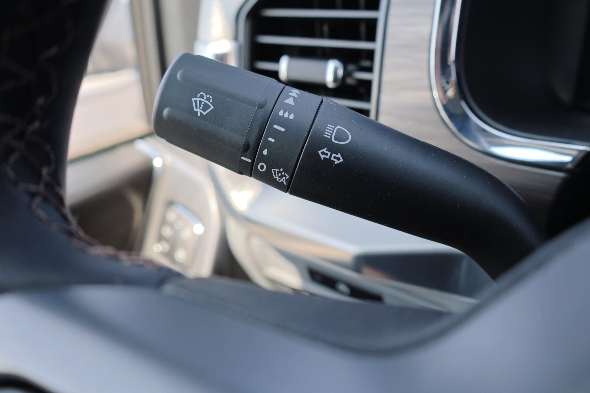 Certified 2025 Ford F150 Lariat w/ Equipment Group 501A Mid image 15