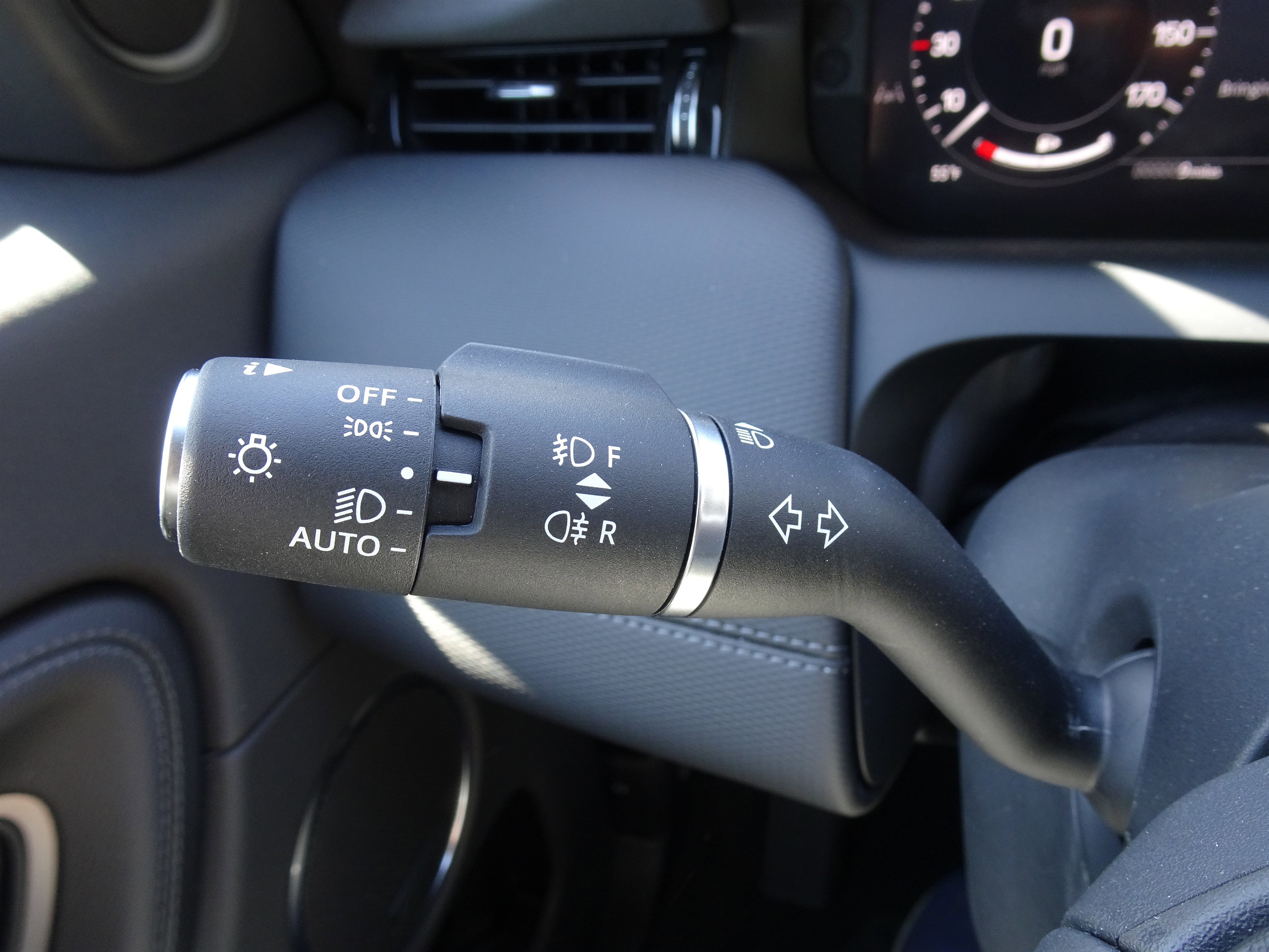 New 2025 Land Rover Discovery Sport Dynamic SE image 32