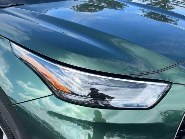 Used 2023 Toyota Highlander XLE AWD/4WD image 12
