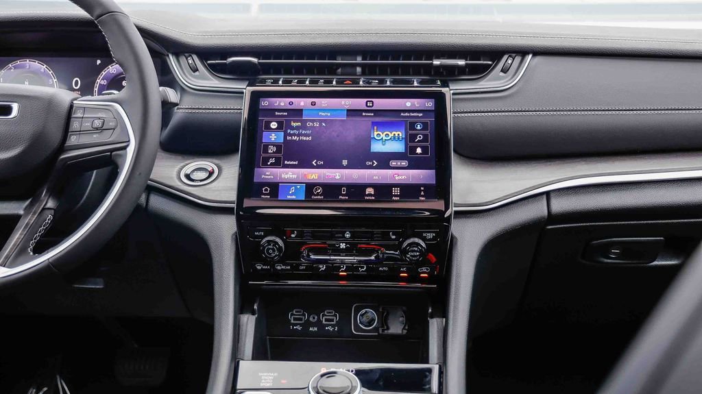 New 2025 Jeep Grand Cherokee L Limited w/ Black Appearance Package image 14