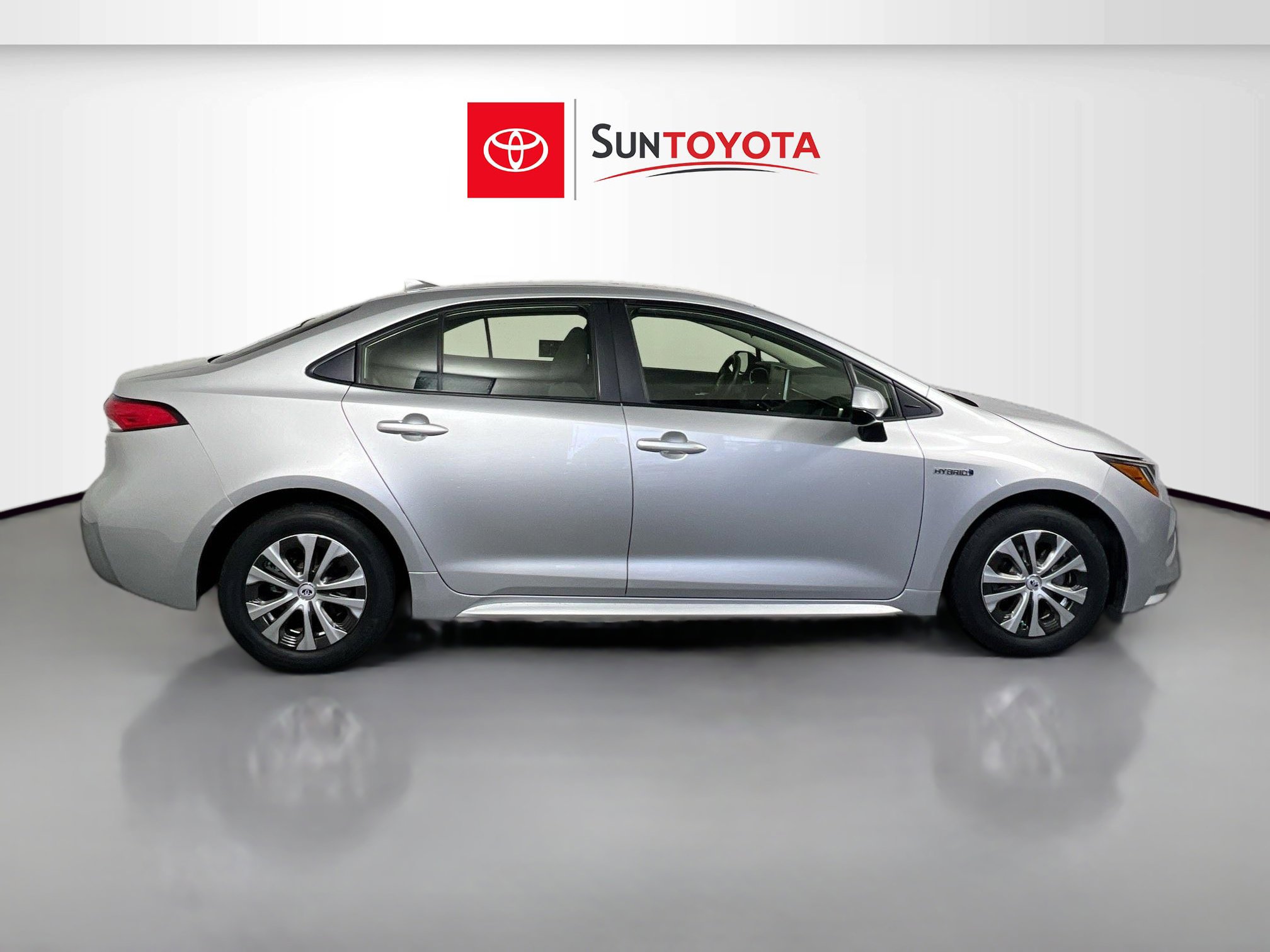 Used 2021 Toyota Corolla LE image 2