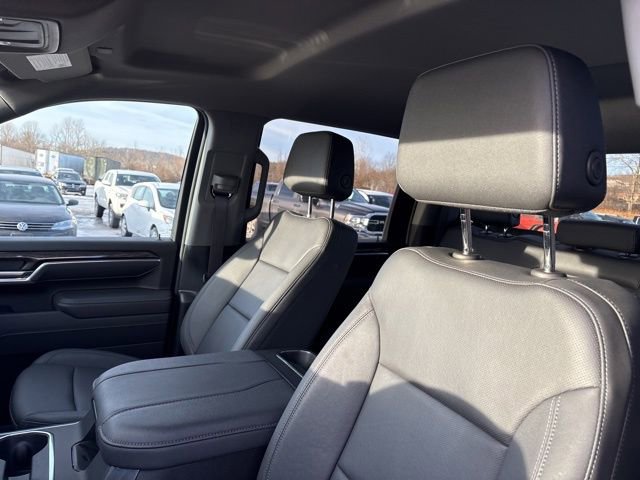 Used 2025 Chevrolet Silverado 3500 LTZ w/ LTZ Convenience Package image 8