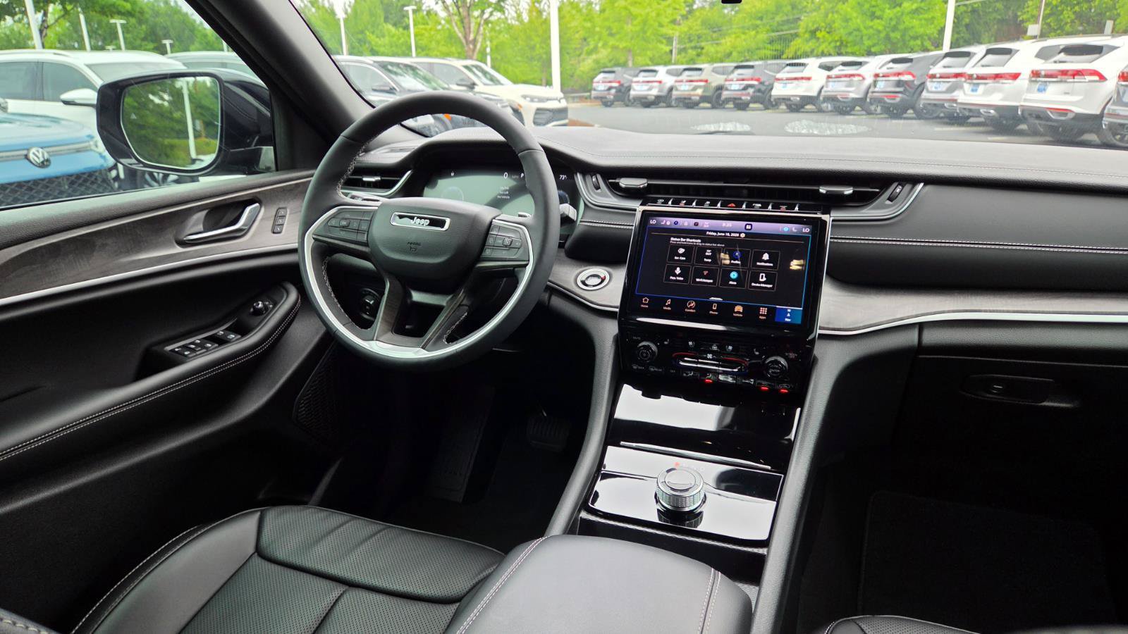 Used 2025 Jeep Grand Cherokee Limited w/ Luxury Tech Group II RWD image 63