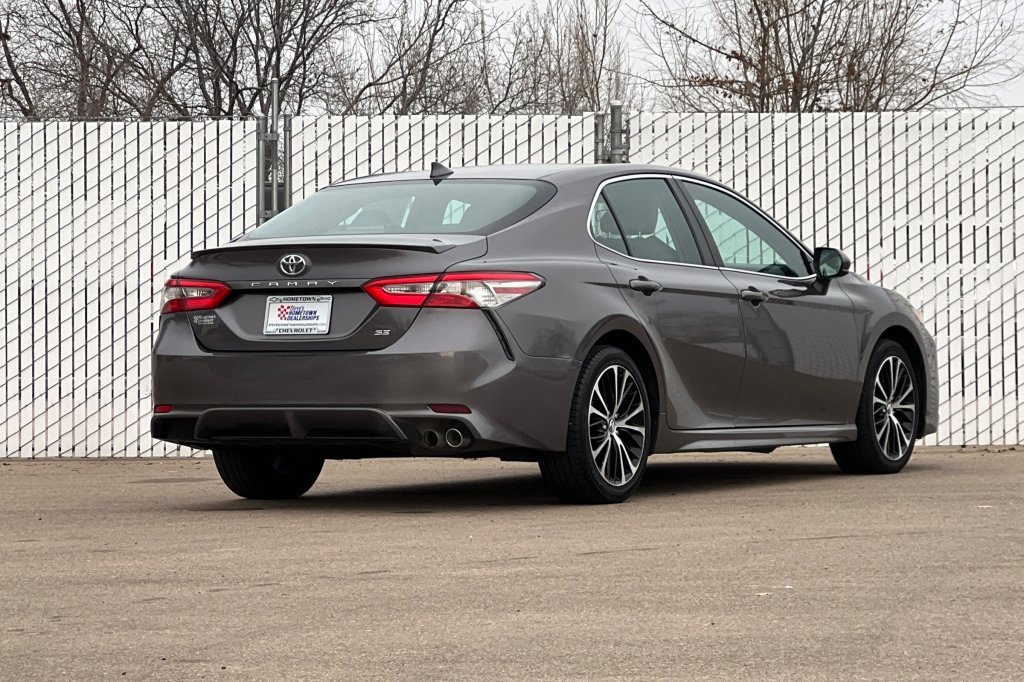 Used 2019 Toyota Camry SE image 4