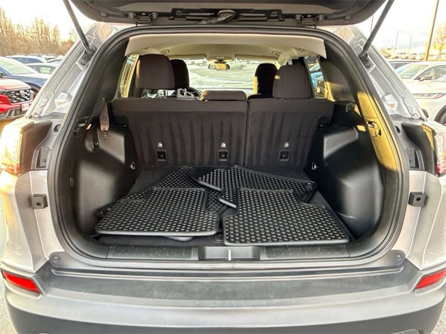 Used 2019 Jeep Cherokee Latitude w/ Cold Weather Group image 19